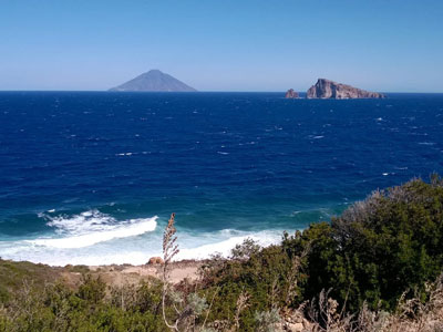 02 casa vacanze panarea mare mosso