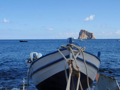 10 casa vacanze panarea vista barca